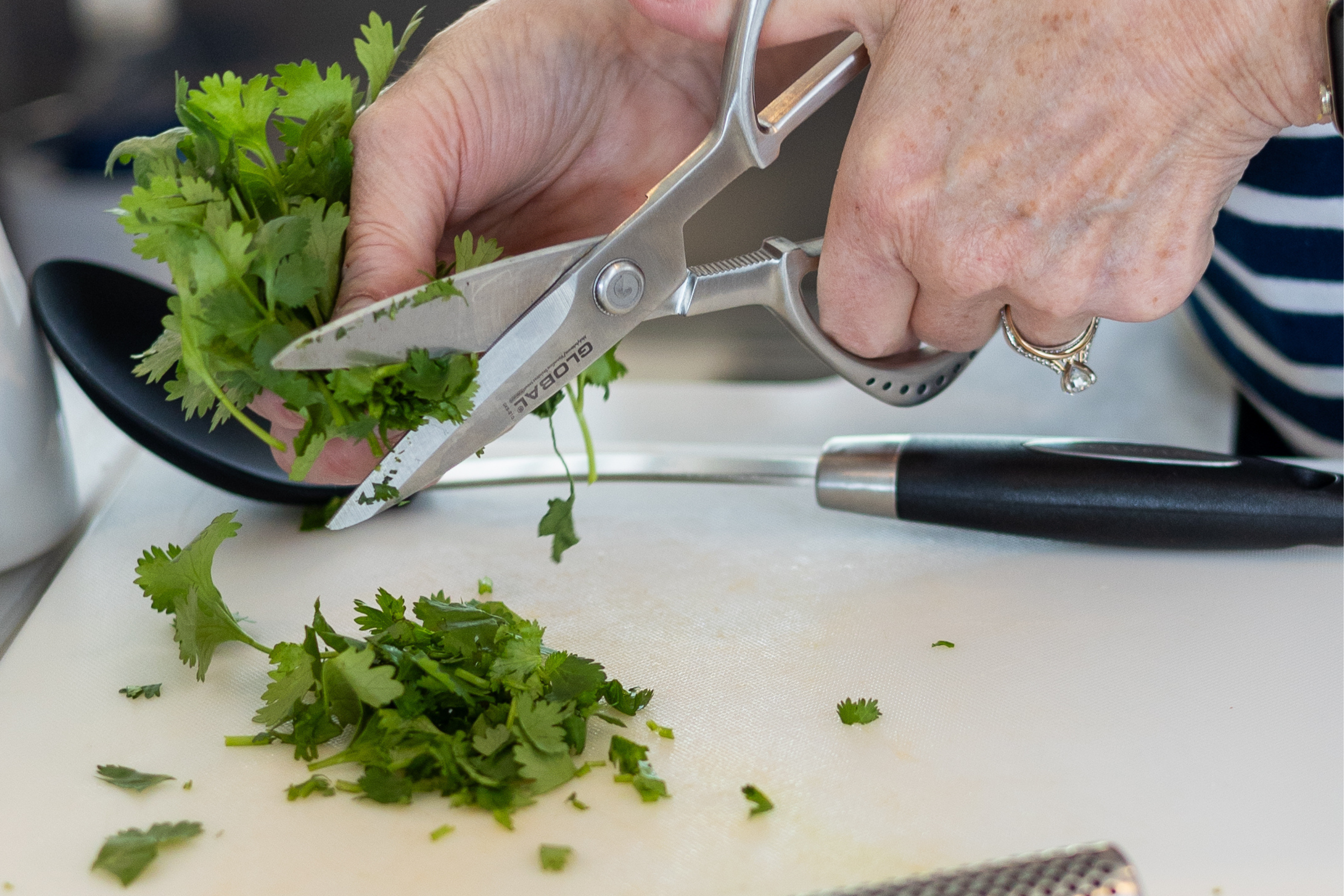 5 Creative Ways to Use Your Classic Kitchen Shears This Holiday Season 