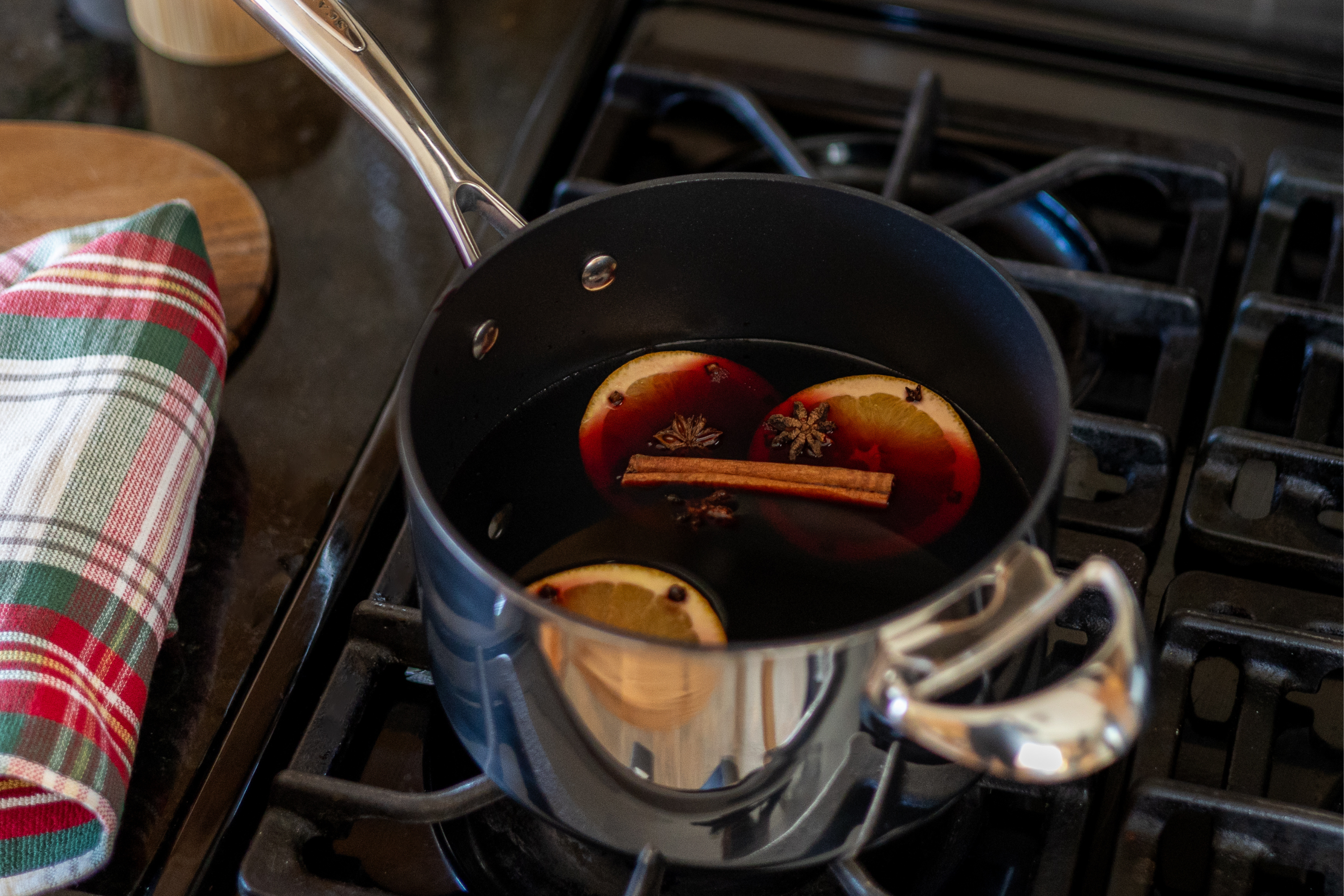 Warm Up Your Holidays with Mulled Wine in the HAPTIQ Saucepan