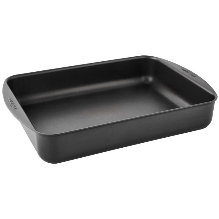 Roasting pan vs. baking pan: Which one do you need?